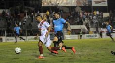 Foto de la galería: Guaraní empató con All Boys en un partido pasado por agua