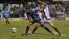 Foto de la galería: Guaraní empató con All Boys en un partido pasado por agua