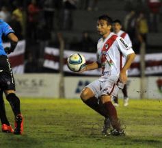 Foto de la galería: Guaraní empató con All Boys en un partido pasado por agua
