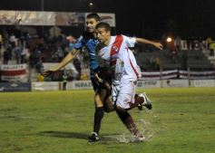 Foto de la galería: Guaraní empató con All Boys en un partido pasado por agua