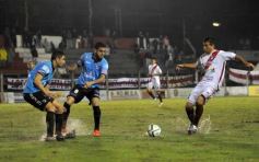 Foto de la galería: Guaraní empató con All Boys en un partido pasado por agua
