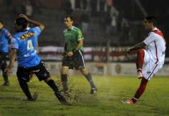 Foto de la galería: Guaraní empató con All Boys en un partido pasado por agua