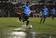Foto de la galería: Guaraní empató con All Boys en un partido pasado por agua