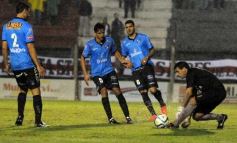 Foto de la galería: Guaraní empató con All Boys en un partido pasado por agua