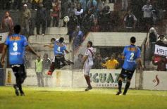 Foto de la galería: Guaraní empató con All Boys en un partido pasado por agua