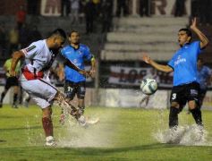 Foto de la galería: Guaraní empató con All Boys en un partido pasado por agua