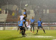 Foto de la galería: Guaraní empató con All Boys en un partido pasado por agua