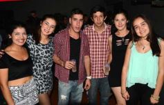 Foto de la galería: Noche de sábado: buena compañía, música y diversión en El Fogón.