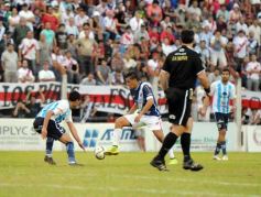 Foto de la galería: Guaraní perdió y quedó muy comprometido con el descenso
