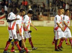 Foto de la galería: Guaraní no pudo con Estudiantes: empató 1 a 1 en Villa Sarita