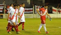 Foto de la galería: Guaraní no pudo con Estudiantes: empató 1 a 1 en Villa Sarita