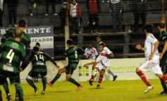 Foto de la galería: Guaraní no pudo con Estudiantes: empató 1 a 1 en Villa Sarita