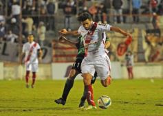 Foto de la galería: Guaraní no pudo con Estudiantes: empató 1 a 1 en Villa Sarita