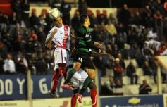 Foto de la galería: Guaraní no pudo con Estudiantes: empató 1 a 1 en Villa Sarita