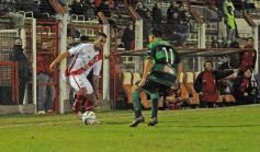 Foto de la galería: Guaraní no pudo con Estudiantes: empató 1 a 1 en Villa Sarita