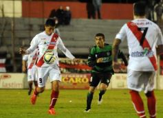 Foto de la galería: Guaraní no pudo con Estudiantes: empató 1 a 1 en Villa Sarita