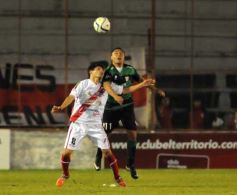 Foto de la galería: Guaraní no pudo con Estudiantes: empató 1 a 1 en Villa Sarita