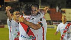 Foto de la galería: Guaraní no pudo con Estudiantes: empató 1 a 1 en Villa Sarita