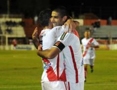 Foto de la galería: Guaraní no pudo con Estudiantes: empató 1 a 1 en Villa Sarita
