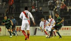 Foto de la galería: Guaraní no pudo con Estudiantes: empató 1 a 1 en Villa Sarita