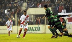 Foto de la galería: Guaraní no pudo con Estudiantes: empató 1 a 1 en Villa Sarita