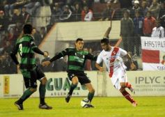 Foto de la galería: Guaraní no pudo con Estudiantes: empató 1 a 1 en Villa Sarita