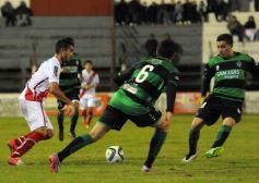 Foto de la galería: Guaraní no pudo con Estudiantes: empató 1 a 1 en Villa Sarita