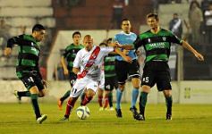 Foto de la galería: Guaraní no pudo con Estudiantes: empató 1 a 1 en Villa Sarita