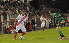 Foto de la galería: Guaraní no pudo con Estudiantes: empató 1 a 1 en Villa Sarita