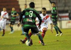 Foto de la galería: Guaraní no pudo con Estudiantes: empató 1 a 1 en Villa Sarita