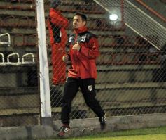 Foto de la galería: Guaraní no pudo con Estudiantes: empató 1 a 1 en Villa Sarita