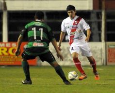 Foto de la galería: Guaraní no pudo con Estudiantes: empató 1 a 1 en Villa Sarita