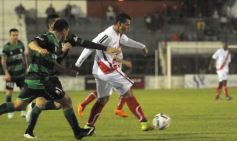 Foto de la galería: Guaraní no pudo con Estudiantes: empató 1 a 1 en Villa Sarita