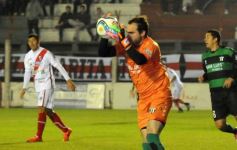 Foto de la galería: Guaraní no pudo con Estudiantes: empató 1 a 1 en Villa Sarita