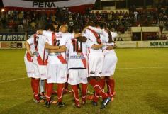 Foto de la galería: Guaraní no pudo con Estudiantes: empató 1 a 1 en Villa Sarita
