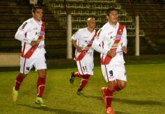 Foto de la galería: Guaraní no pudo con Estudiantes: empató 1 a 1 en Villa Sarita