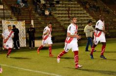 Foto de la galería: Guaraní no pudo con Estudiantes: empató 1 a 1 en Villa Sarita