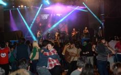 Foto de la galería: Con Los Tekis, la vida es un carnaval… aunque llueva y haga frío