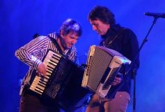 Foto de la galería: Con Los Tekis, la vida es un carnaval… aunque llueva y haga frío