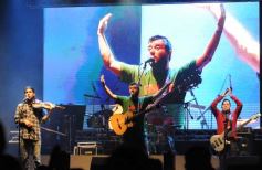 Foto de la galería: Con Los Tekis, la vida es un carnaval… aunque llueva y haga frío
