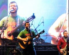 Foto de la galería: Con Los Tekis, la vida es un carnaval… aunque llueva y haga frío