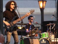 Foto de la galería: Distintas bandas deleitaron con su música en la costanera posadeña