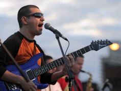 Foto de la galería: Distintas bandas deleitaron con su música en la costanera posadeña
