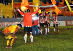 Foto de la galería: Crucero estuvo cerca, pero Estudiantes se lo dio vuelta y quedó con la victoria