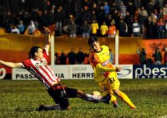 Foto de la galería: Crucero estuvo cerca, pero Estudiantes se lo dio vuelta y quedó con la victoria