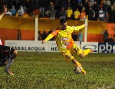 Foto de la galería: Crucero estuvo cerca, pero Estudiantes se lo dio vuelta y quedó con la victoria