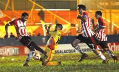 Foto de la galería: Crucero estuvo cerca, pero Estudiantes se lo dio vuelta y quedó con la victoria