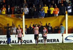 Foto de la galería: Crucero estuvo cerca, pero Estudiantes se lo dio vuelta y quedó con la victoria