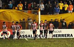 Foto de la galería: Crucero estuvo cerca, pero Estudiantes se lo dio vuelta y quedó con la victoria