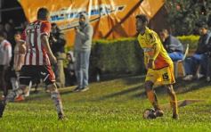 Foto de la galería: Crucero estuvo cerca, pero Estudiantes se lo dio vuelta y quedó con la victoria